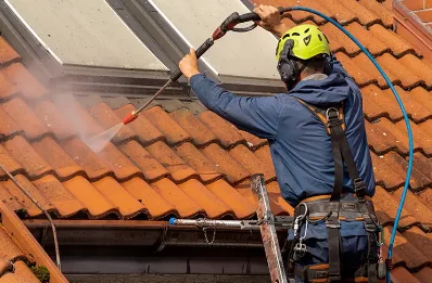 Démoussage et hydrofuge de toiture à Pensol